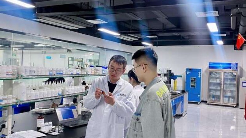移液器材质暗藏的门道：塑料与金属的取舍之道